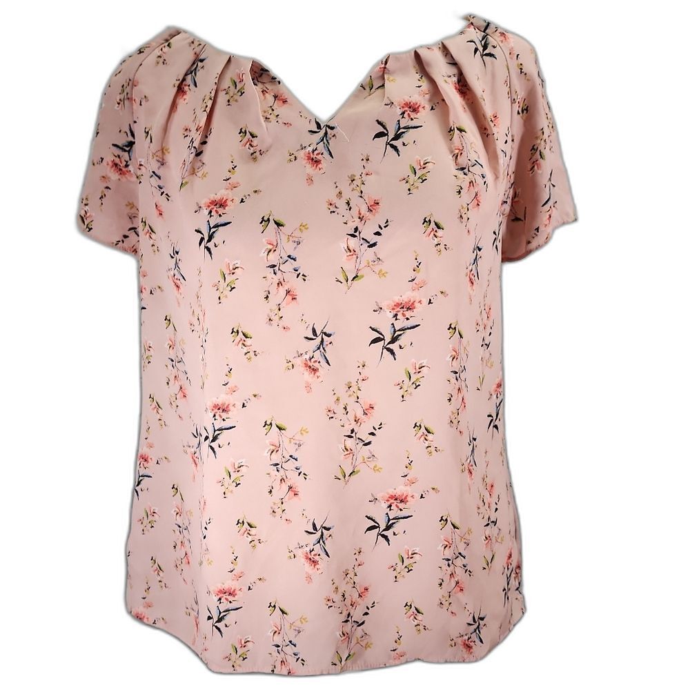 Worthington Petite light pink v-neck floral shirt